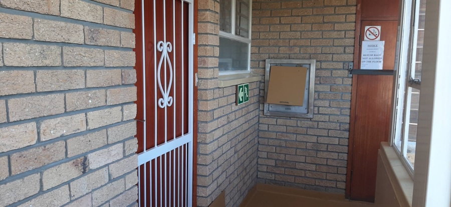 1 Bedroom Property for Sale in Loevenstein Western Cape